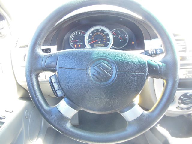 Suzuki Forenza 2005 photo 5