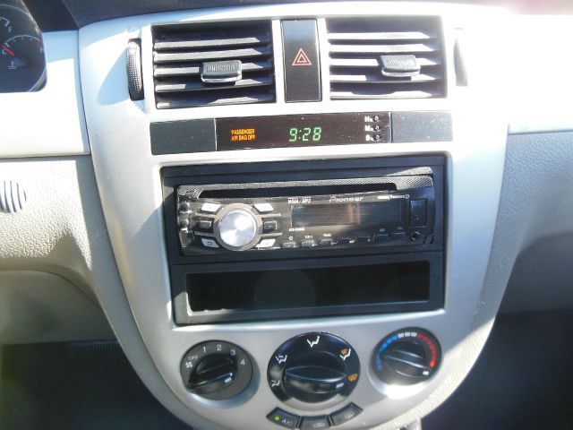 Suzuki Forenza 2005 photo 7