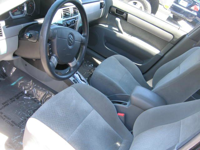 Suzuki Forenza 2005 photo 3