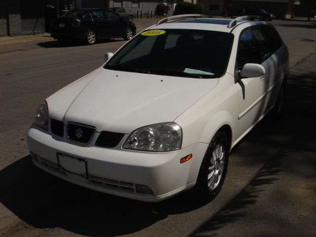 Suzuki Forenza 2005 photo 2