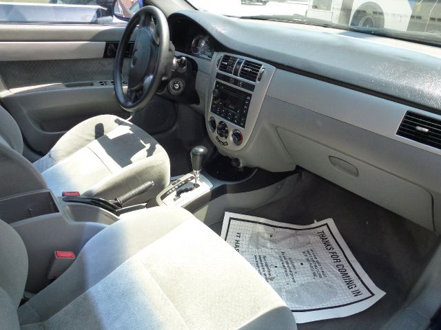 Suzuki Forenza 2005 photo 18