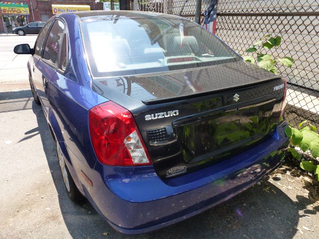 Suzuki Forenza 2005 photo 5