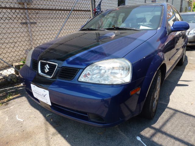 Suzuki Forenza 2005 photo 9