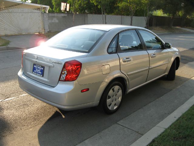 Suzuki Forenza 2006 photo 1