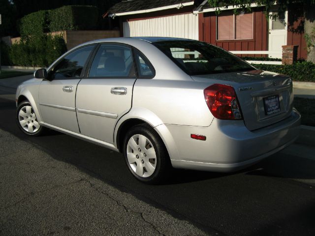 Suzuki Forenza 2006 photo 2