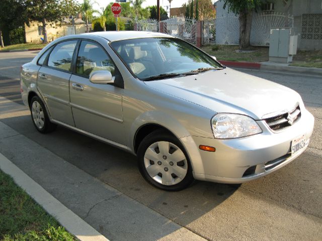 Suzuki Forenza 2006 photo 4