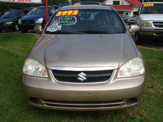 Suzuki Forenza 2006 photo 1