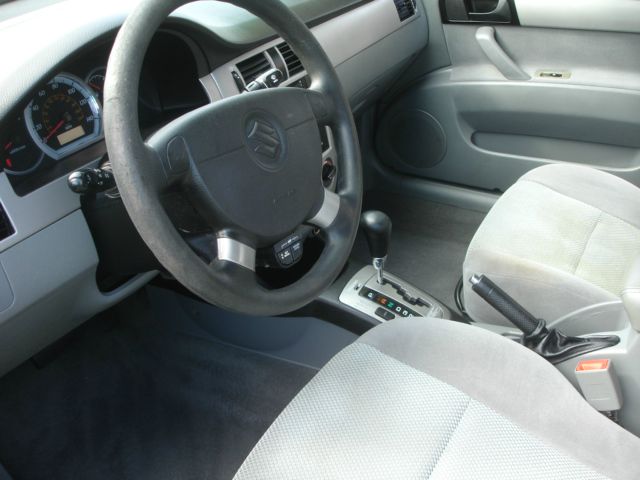 Suzuki Forenza 2006 photo 3