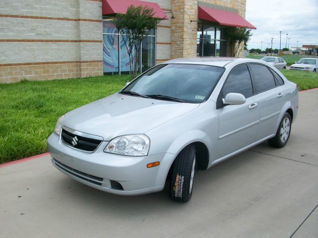 Suzuki Forenza 2006 photo 2