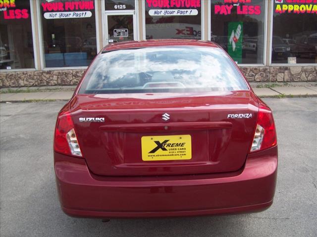 Suzuki Forenza 2006 photo 1