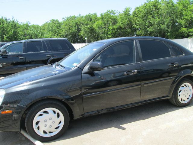 Suzuki Forenza Base Sedan