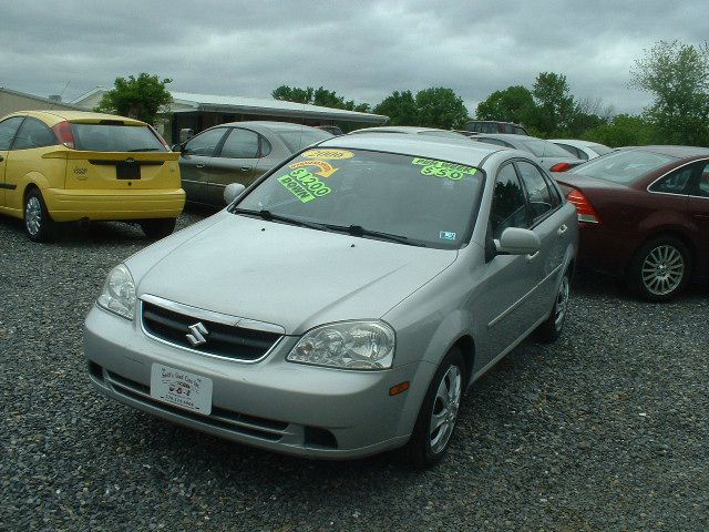 Suzuki Forenza 2006 photo 2