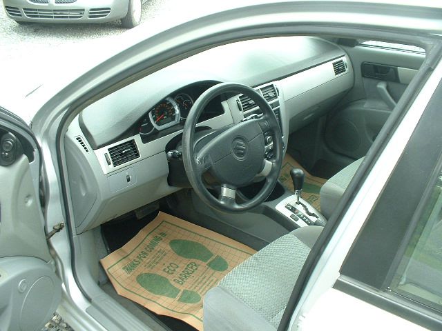 Suzuki Forenza 2006 photo 3