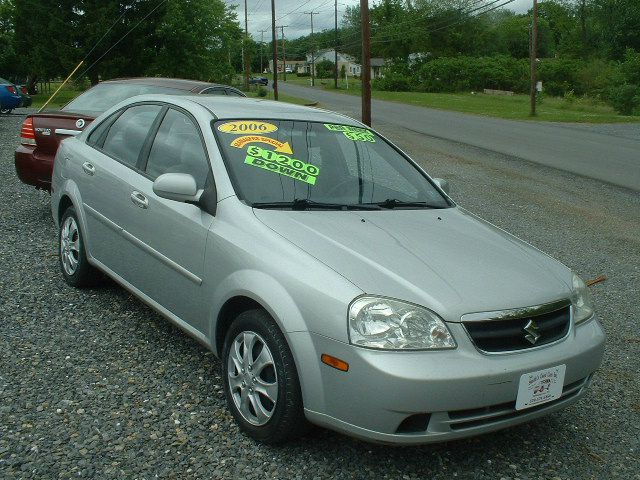 Suzuki Forenza 2006 photo 4