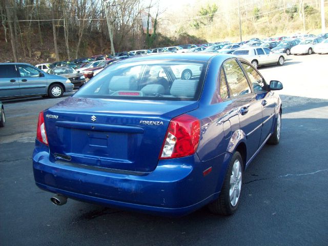 Suzuki Forenza 2006 photo 3