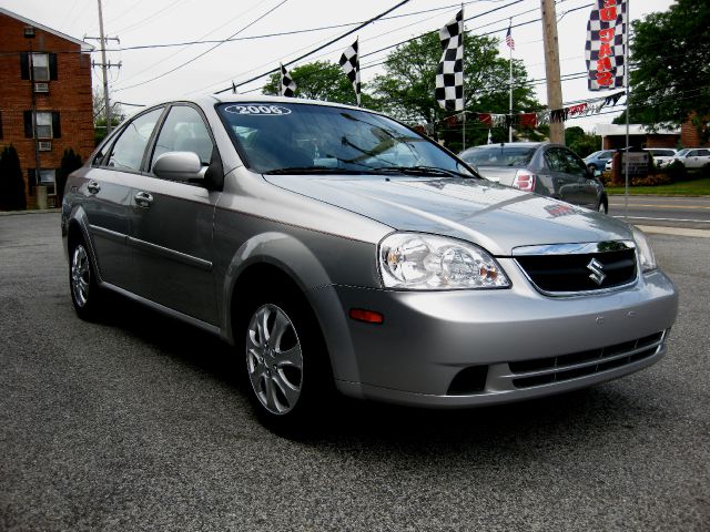 Suzuki Forenza 2006 photo 1