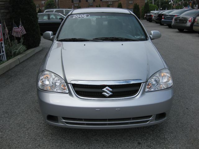 Suzuki Forenza 2006 photo 11