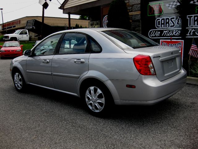 Suzuki Forenza 2006 photo 14