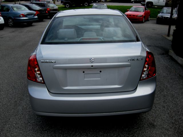 Suzuki Forenza 2006 photo 15