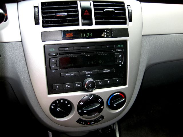 Suzuki Forenza 2006 photo 7