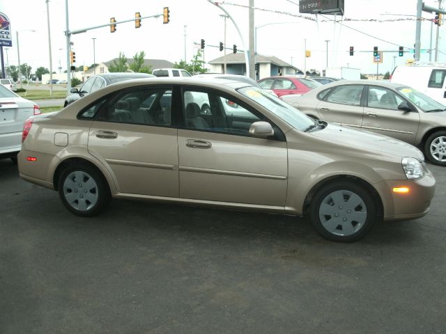 Suzuki Forenza Base Sedan