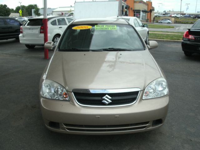 Suzuki Forenza 2006 photo 3