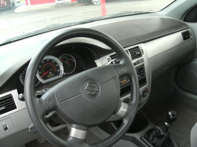 Suzuki Forenza 2006 photo 4