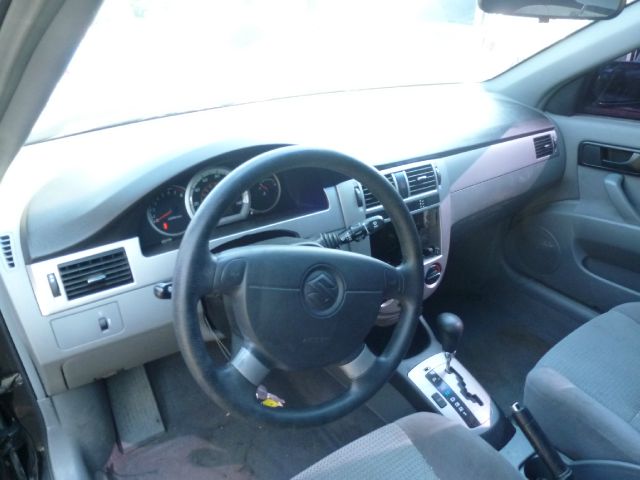 Suzuki Forenza 2006 photo 4