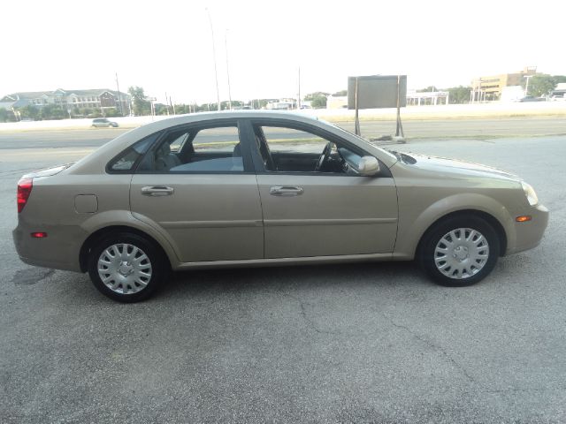 Suzuki Forenza Base Sedan