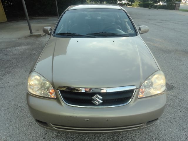 Suzuki Forenza 2006 photo 1