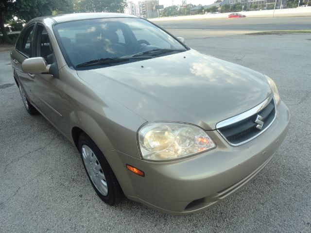 Suzuki Forenza 2006 photo 2