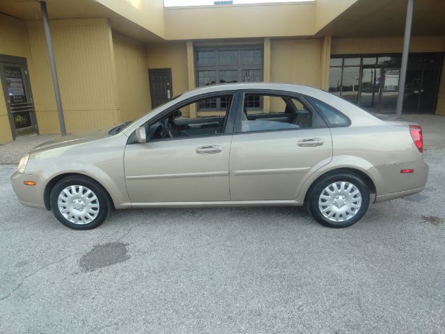 Suzuki Forenza 2006 photo 3