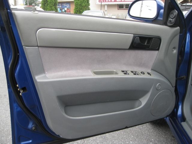 Suzuki Forenza 2006 photo 1