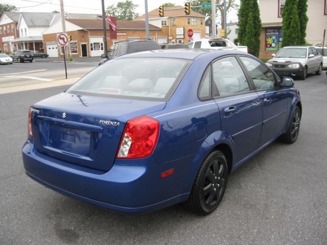 Suzuki Forenza 2006 photo 12