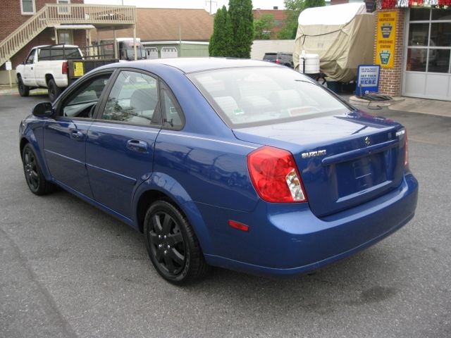 Suzuki Forenza 2006 photo 15