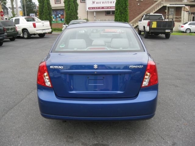 Suzuki Forenza 2006 photo 16