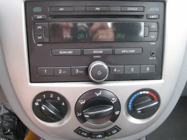 Suzuki Forenza 2006 photo 2