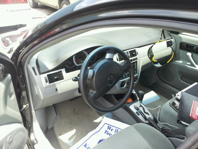 Suzuki Forenza 2006 photo 1