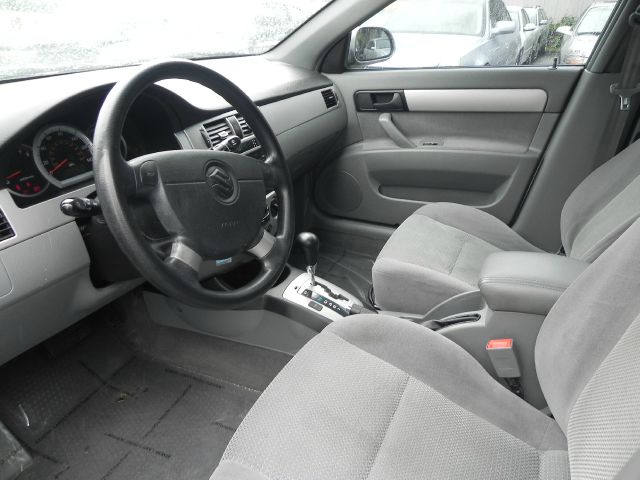 Suzuki Forenza 2006 photo 1