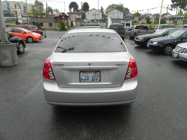 Suzuki Forenza 2006 photo 2