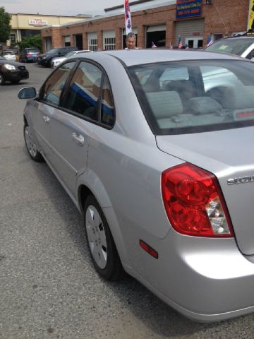 Suzuki Forenza 2006 photo 4