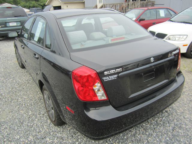 Suzuki Forenza 2006 photo 3