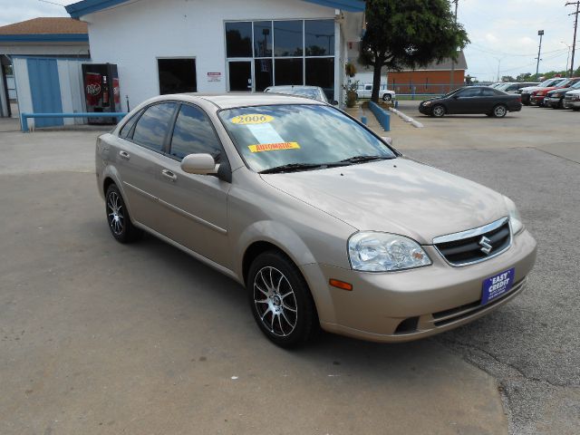 Suzuki Forenza Base Sedan