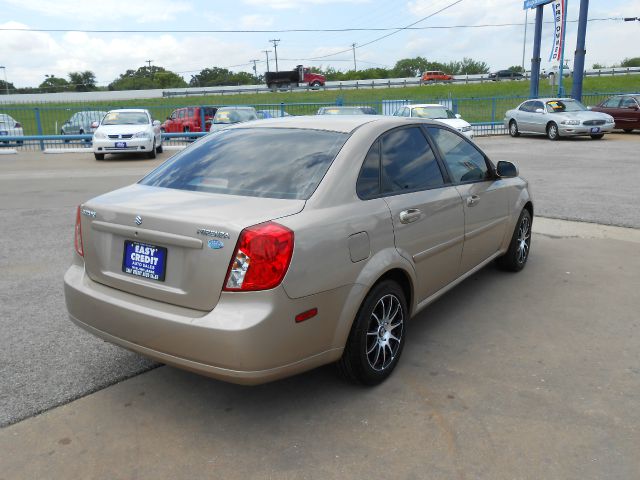 Suzuki Forenza 2006 photo 3