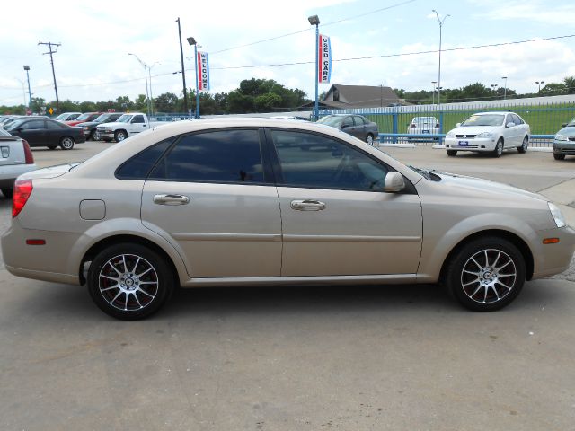 Suzuki Forenza 2006 photo 4