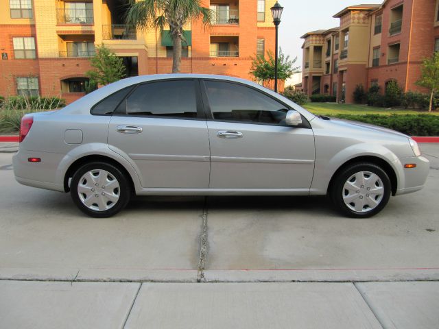 Suzuki Forenza Base Sedan