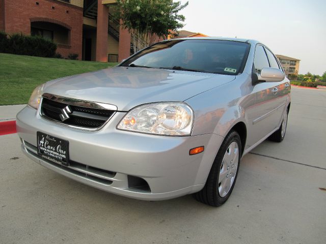 Suzuki Forenza 2006 photo 2