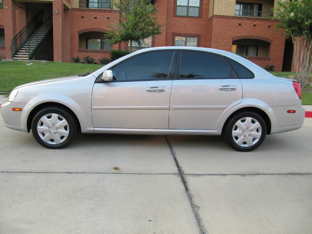 Suzuki Forenza 2006 photo 3