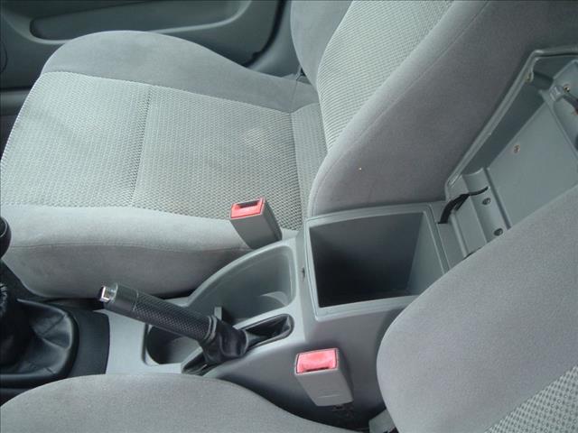 Suzuki Forenza 2006 photo 27