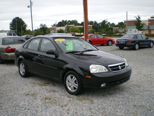 Suzuki Forenza 2006 photo 2